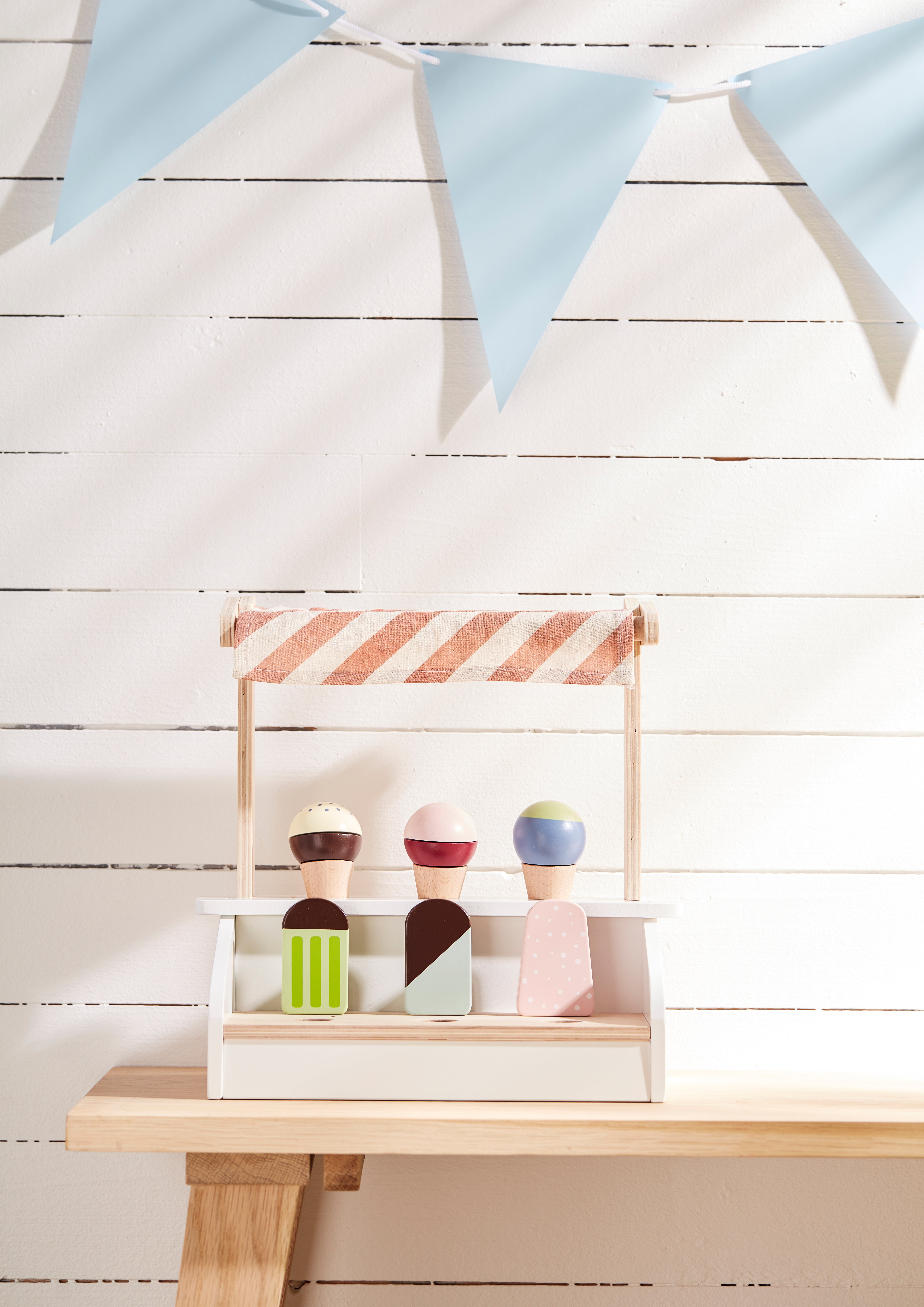 Ice cream table stand