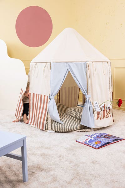 Tent with figures MOOMIN
