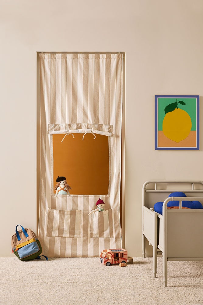 Doorway kiosk stripe beige