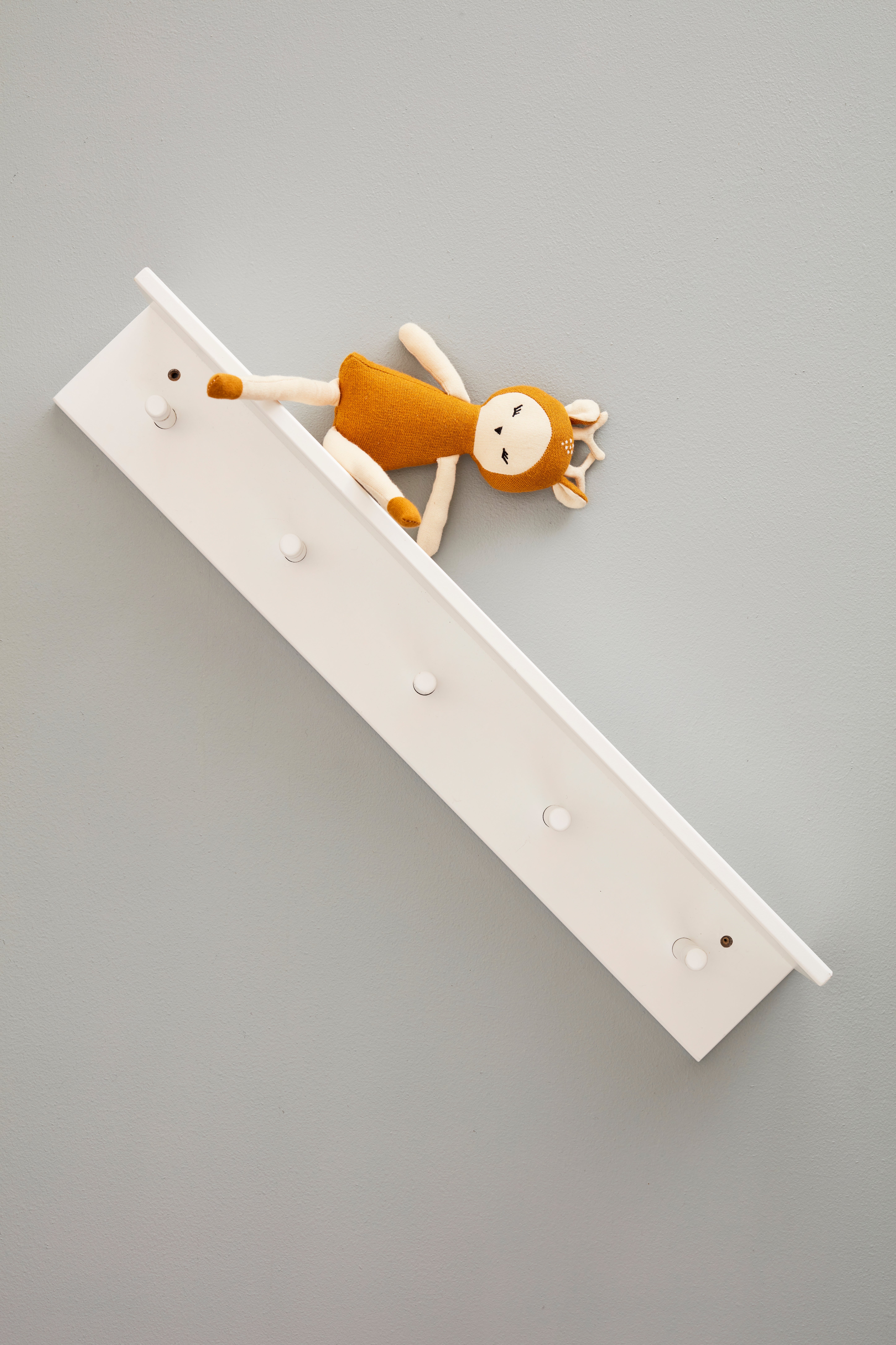 Shelf with hooks white 