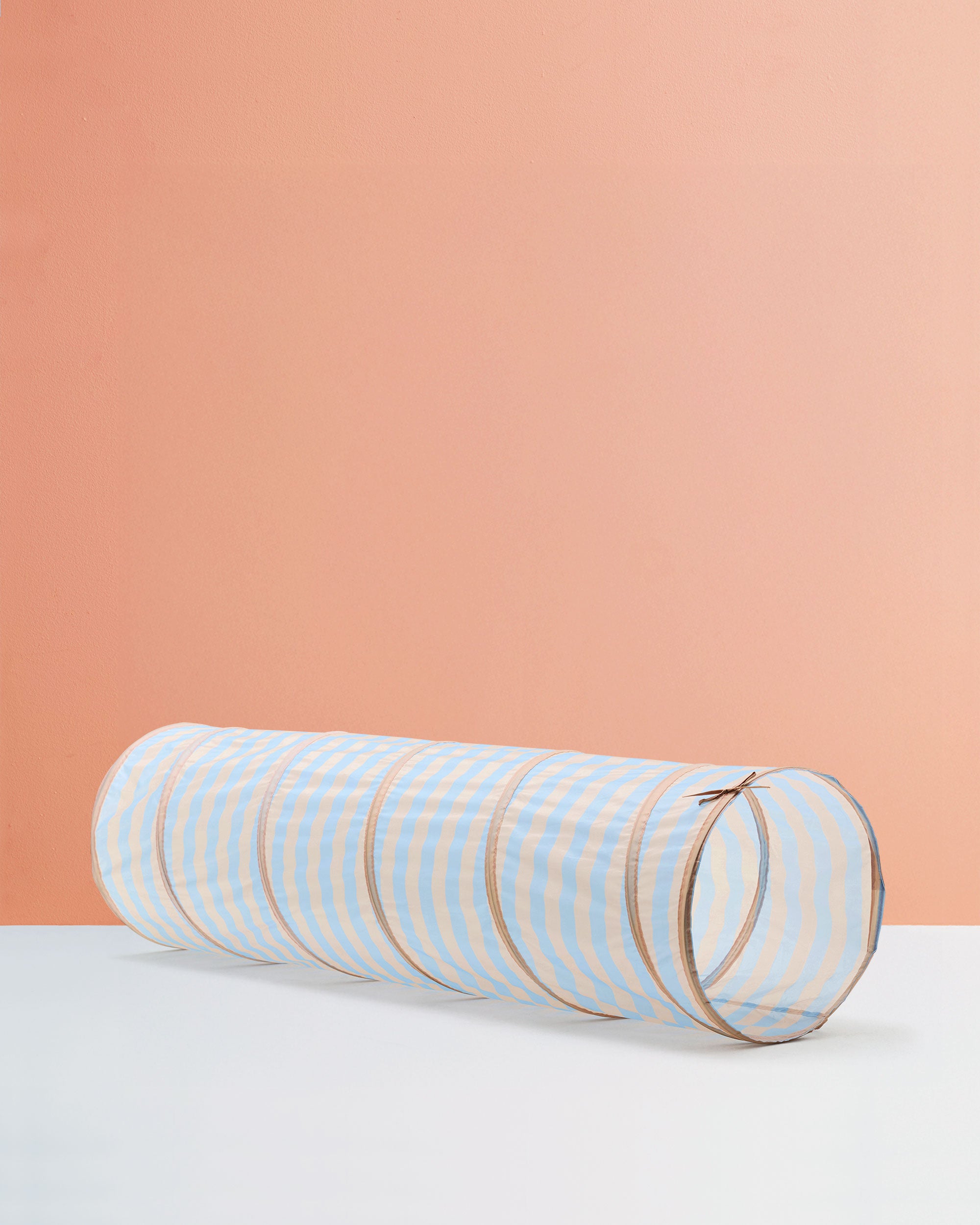 Tunnel stripe light blue