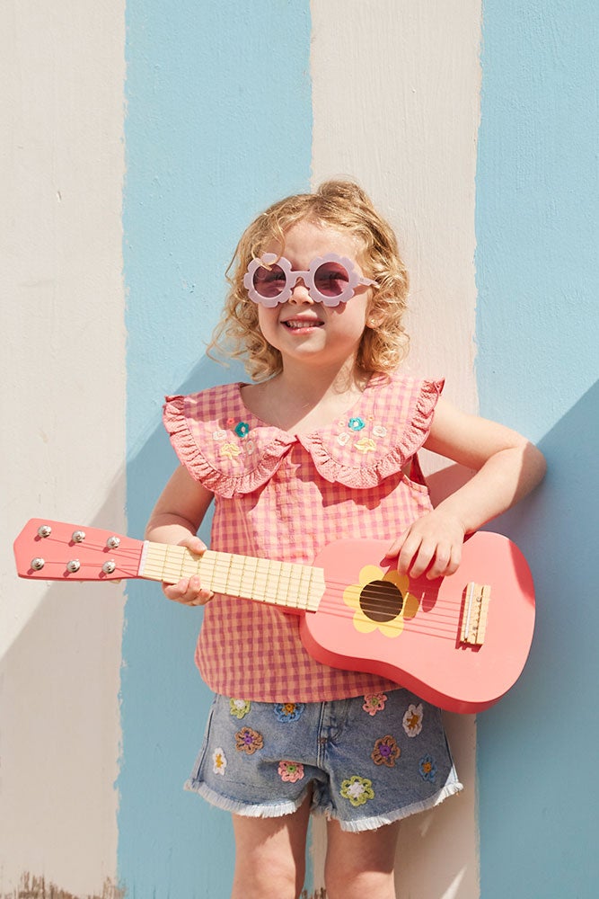 Guitar flower pink