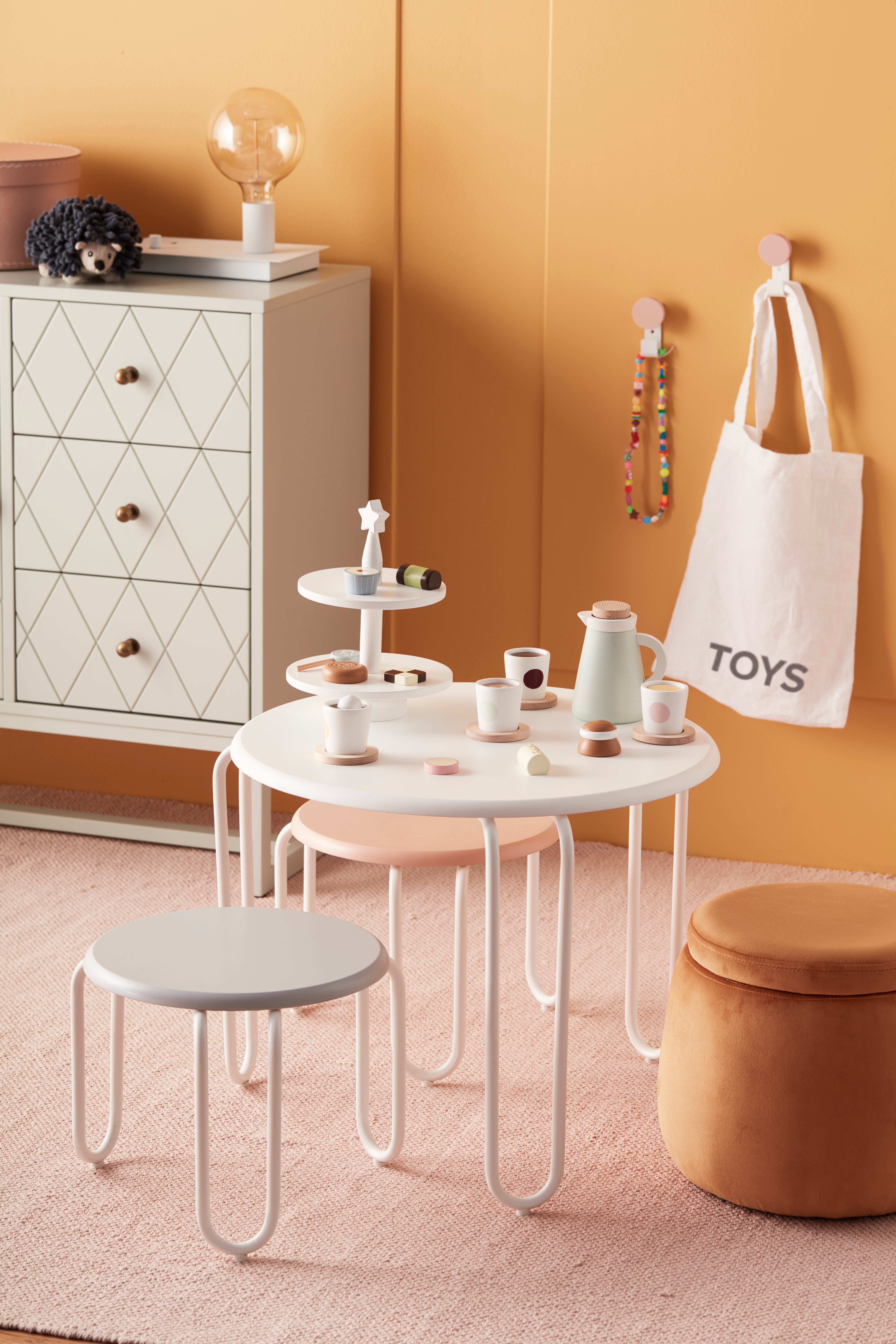 Cake stand