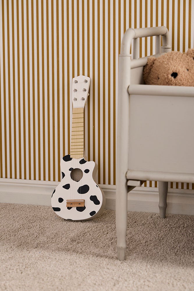 Guitar black white