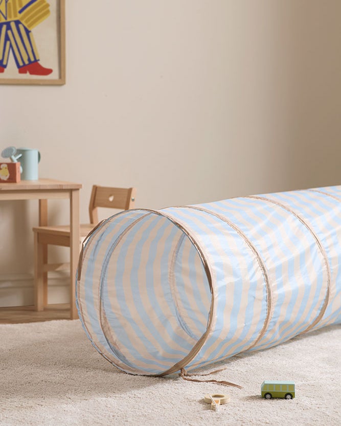 Tunnel stripe light blue